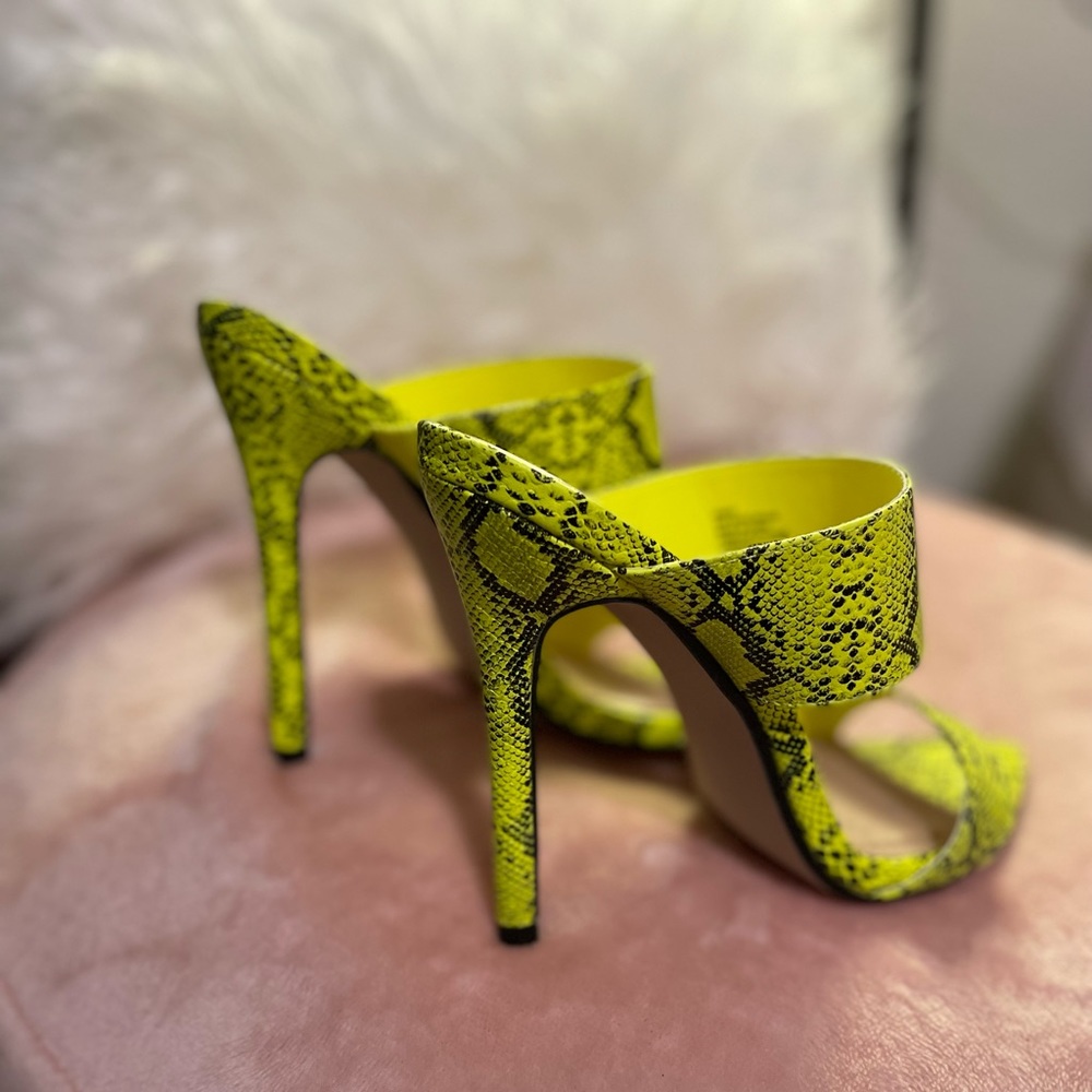 Neon Snakeskin🐍 Mule Heels